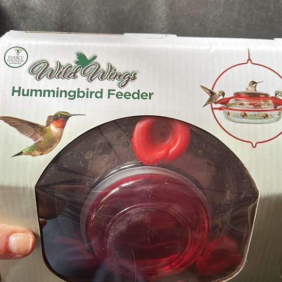 Hummingbird feeder - Picture 2 of 6